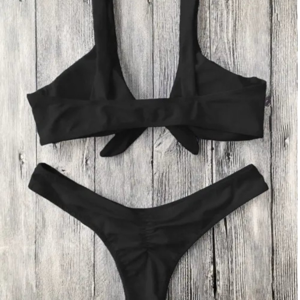 Scrunch Butt Knotted Thong Bikini - Black - Picture 4 of 8